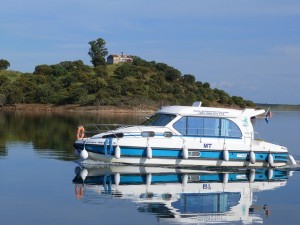 Barco casa en el Lago Alqueva (Alentejo, Portugal)