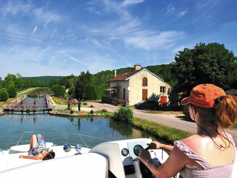 Une semaine : Croisière sur le canal de Bourgogne - à partir de  euros