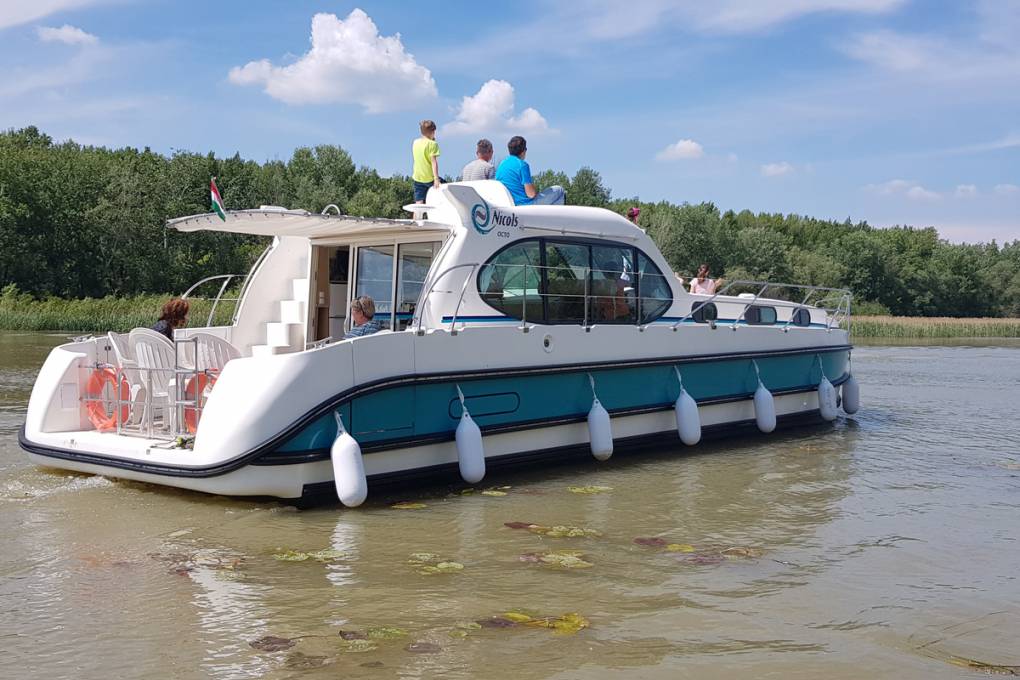 03-location-de-bateau-en-Hongrie-riviere-Tisza