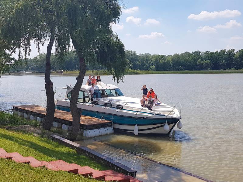 Week-end 2 jours : Location de bateau sur le lac Tisza - à partir de  euros