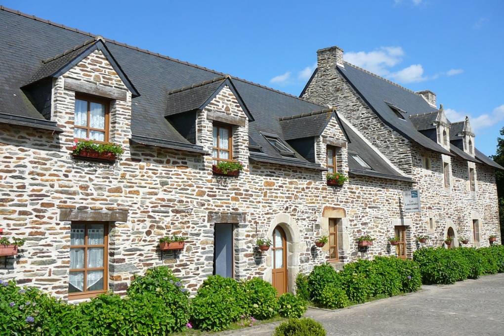 02-ambiance-tourisme-fluvial-maison-typique-bretonne