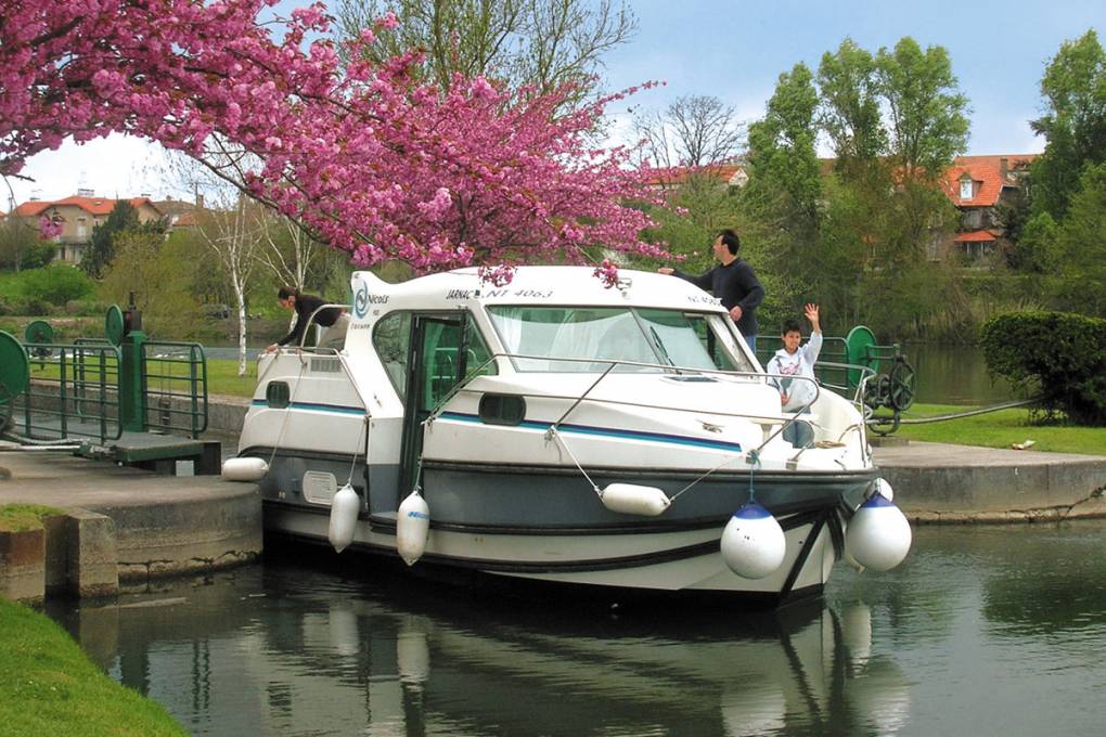 01-bateaux-fluviaux-nicols-gamme-confort-900-7-places
